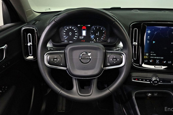 2020 Volvo XC40 с пробегом 80 968 км