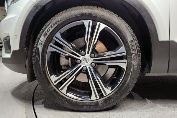 2020 Volvo XC40 с пробегом 37 210 км