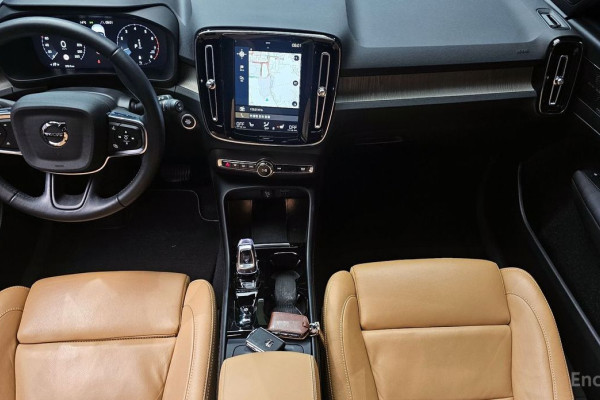 2020 Volvo XC40 с пробегом 37 210 км