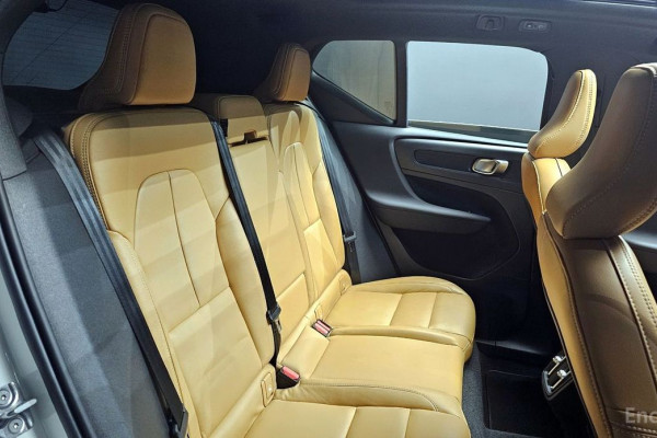 2020 Volvo XC40 с пробегом 37 210 км