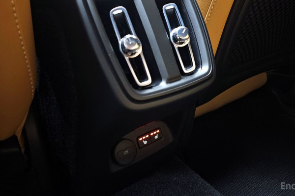 2020 Volvo XC40 с пробегом 37 210 км