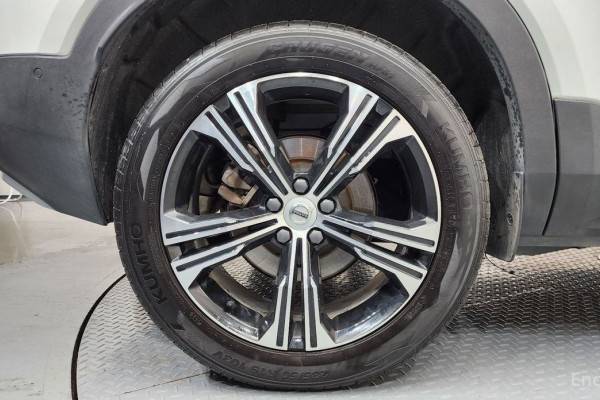 2021 Volvo XC40 с пробегом 51 721 км