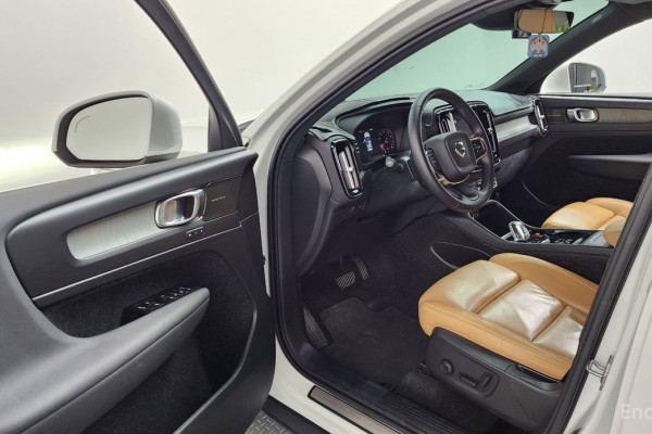 2021 Volvo XC40 с пробегом 51 721 км