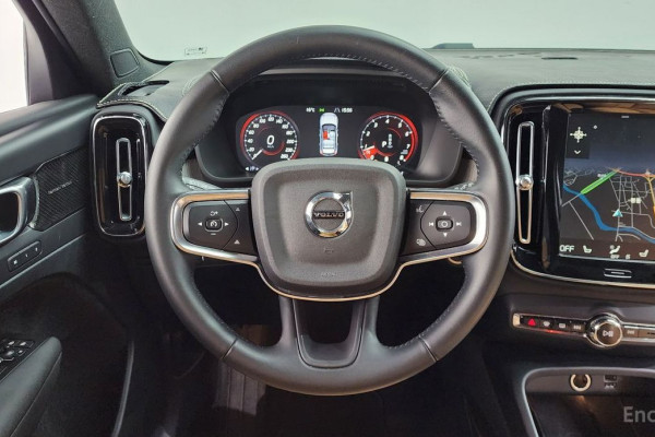 2021 Volvo XC40 с пробегом 51 721 км