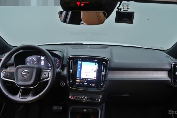 2021 Volvo XC40 с пробегом 34 732 км