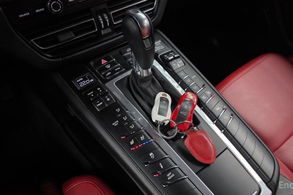 2021 Porsche Macan с пробегом 47 932 км