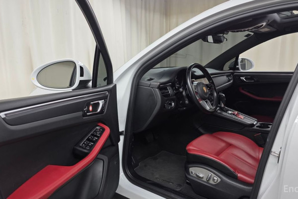 2021 Porsche Macan с пробегом 47 932 км