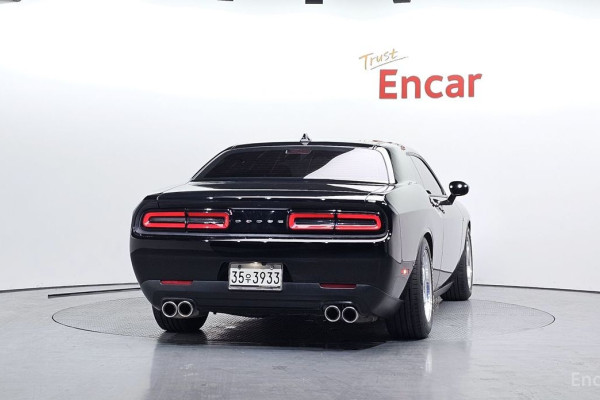 2017 Dodge Challenger с пробегом 70 602 км
