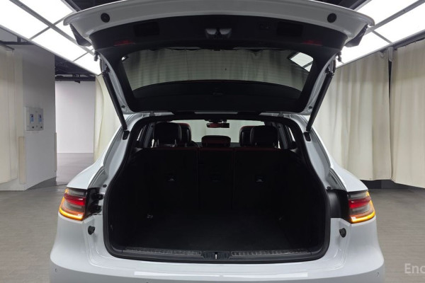 2021 Porsche Macan с пробегом 47 932 км