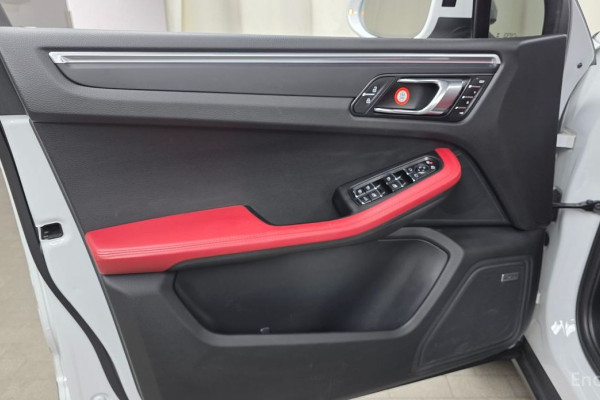 2021 Porsche Macan с пробегом 47 932 км