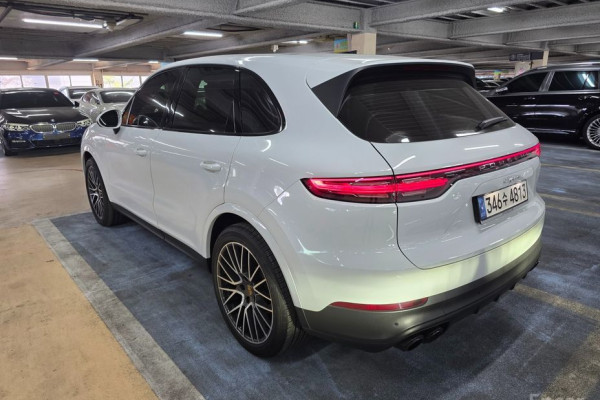 2021 Porsche Cayenne с пробегом 24 500 км