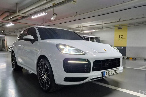 2020 Porsche Cayenne с пробегом 23 000 км