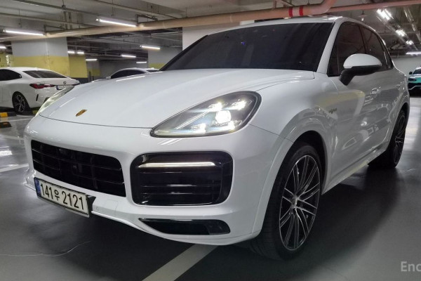 2020 Porsche Cayenne с пробегом 23 000 км