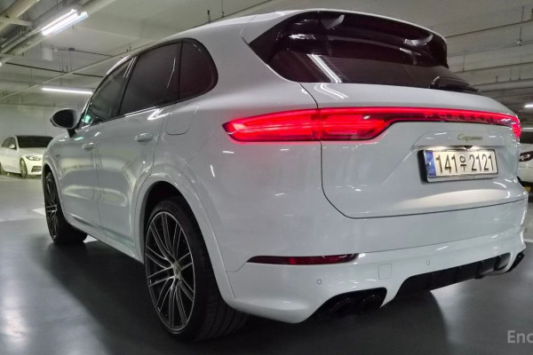 2020 Porsche Cayenne с пробегом 23 000 км