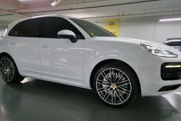 2020 Porsche Cayenne с пробегом 23 000 км