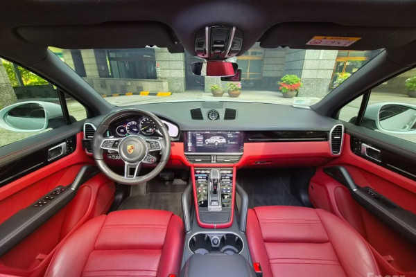2020 Porsche Cayenne с пробегом 23 000 км