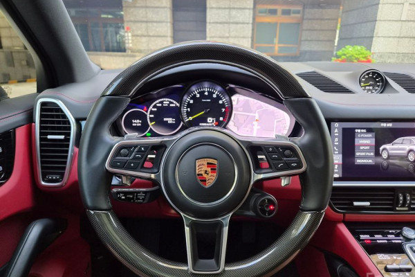2020 Porsche Cayenne с пробегом 23 000 км