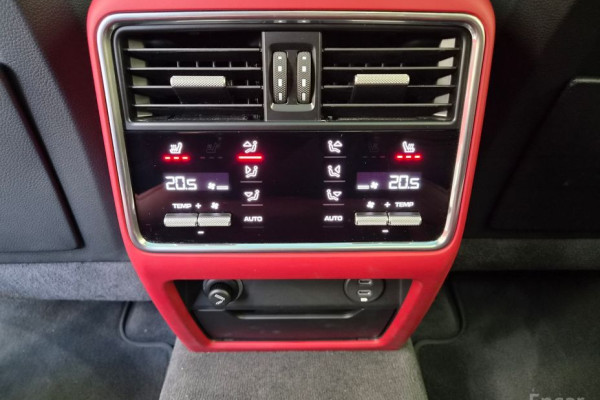 2020 Porsche Cayenne с пробегом 23 000 км