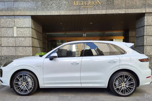 2020 Porsche Cayenne с пробегом 23 000 км