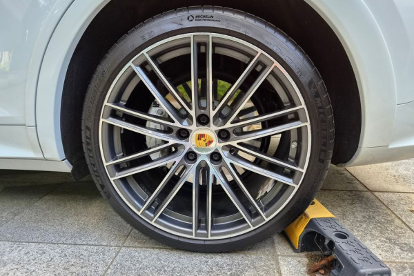 2020 Porsche Cayenne с пробегом 23 000 км