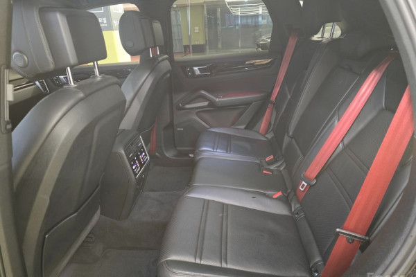 2020 Porsche Cayenne с пробегом 54 000 км
