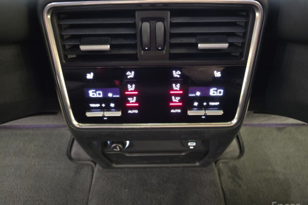 2020 Porsche Cayenne с пробегом 54 000 км