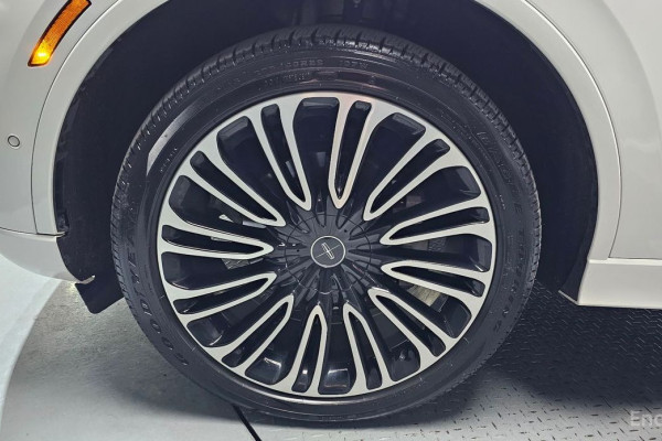 2023 Lincoln Aviator с пробегом 28 209 км