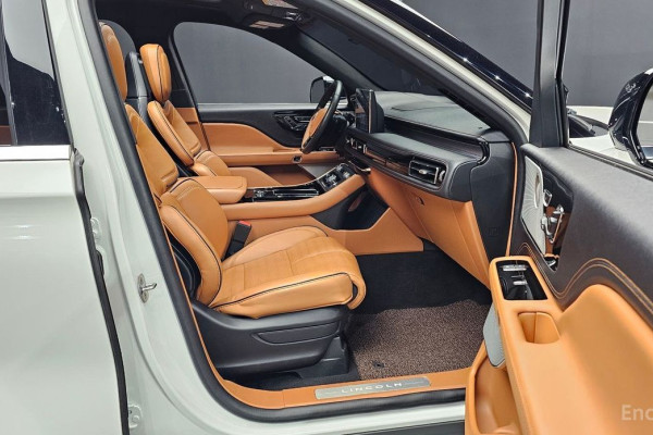2023 Lincoln Aviator с пробегом 28 209 км