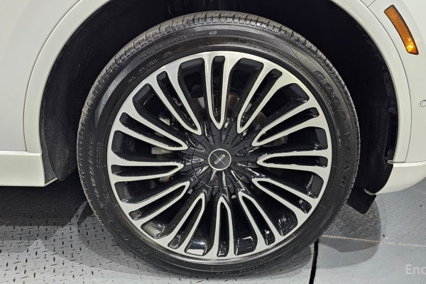 2023 Lincoln Aviator с пробегом 28 209 км