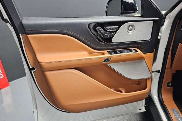 2023 Lincoln Aviator с пробегом 28 209 км