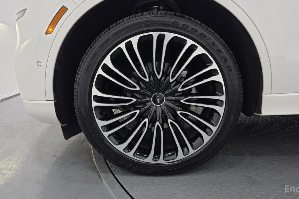 2023 Lincoln Aviator с пробегом 13 589 км