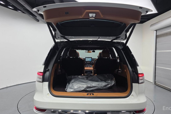 2023 Lincoln Aviator с пробегом 13 589 км