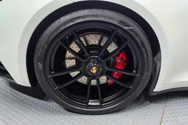 2023 Porsche 911 с пробегом 32 164 км