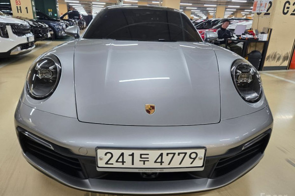 2020 Porsche 911 с пробегом 2 700 км