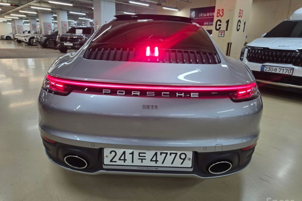 2020 Porsche 911 с пробегом 2 700 км