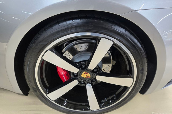 2020 Porsche 911 с пробегом 2 700 км