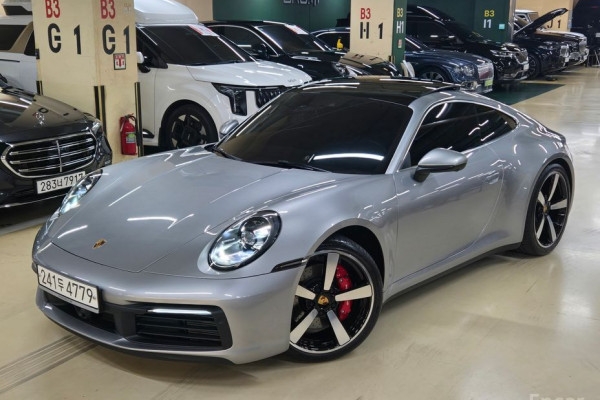 2020 Porsche 911 с пробегом 2 700 км