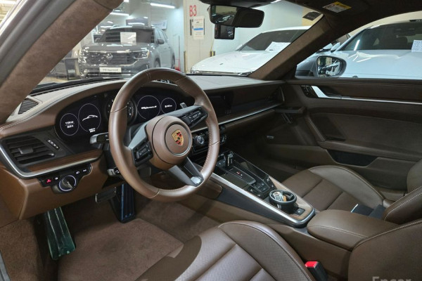 2020 Porsche 911 с пробегом 2 700 км