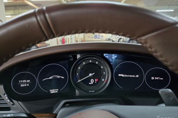 2020 Porsche 911 с пробегом 2 700 км