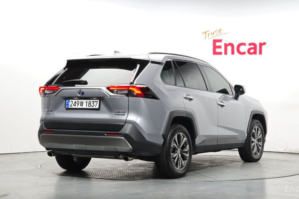 2023 Toyota RAV4 с пробегом 18 183 км