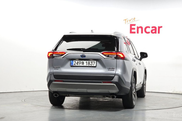 2023 Toyota RAV4 с пробегом 18 183 км