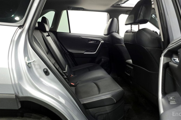 2023 Toyota RAV4 с пробегом 18 183 км