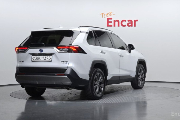 2023 Toyota RAV4 с пробегом 47 178 км