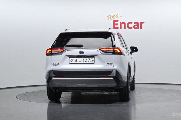 2023 Toyota RAV4 с пробегом 47 178 км