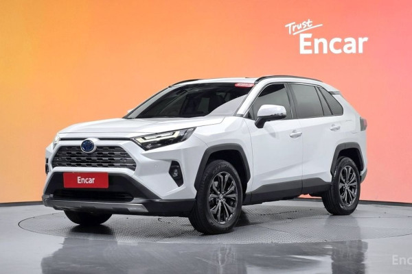 2024 Toyota RAV4 с пробегом 25 726 км