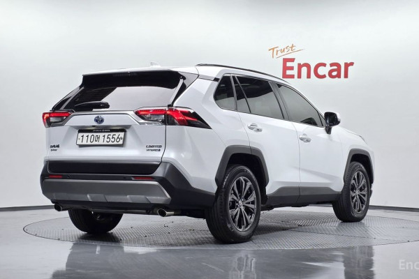 2024 Toyota RAV4 с пробегом 25 726 км