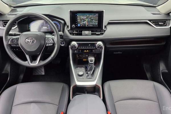 2024 Toyota RAV4 с пробегом 25 726 км