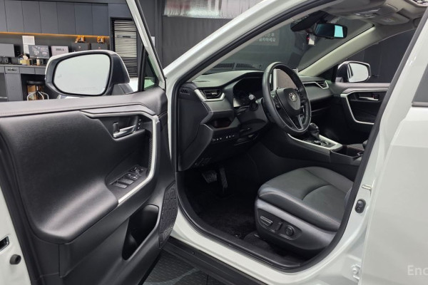 2024 Toyota RAV4 с пробегом 25 726 км