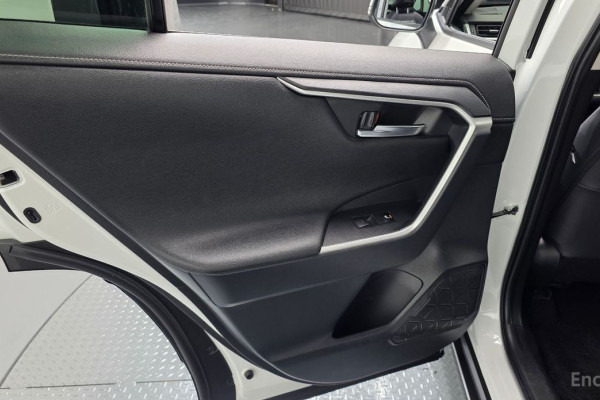 2024 Toyota RAV4 с пробегом 25 726 км