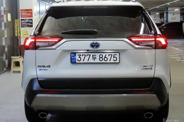 2024 Toyota RAV4 с пробегом 11 431 км